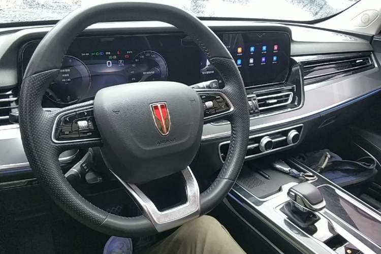 Used Hongqi HS5 2023 2.0T Four-Wheel Drive Flagship Pro Edition Center Console