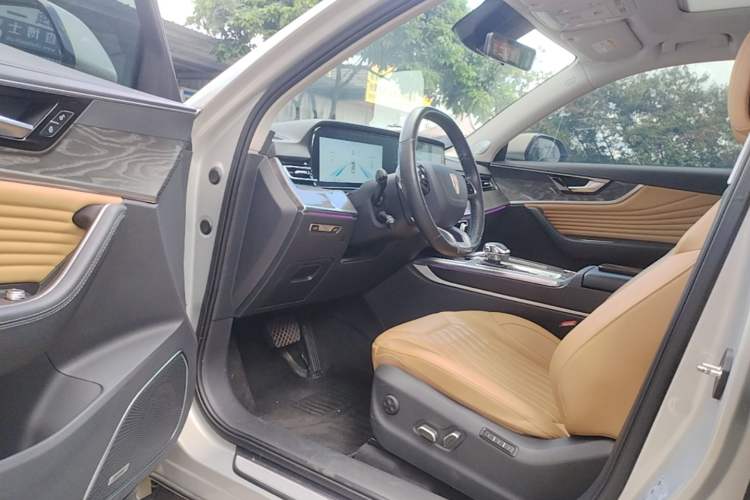 Used Hongqi HS5 2023 2.0T Four-Wheel Drive Flagship Pro Edition Driver Seat