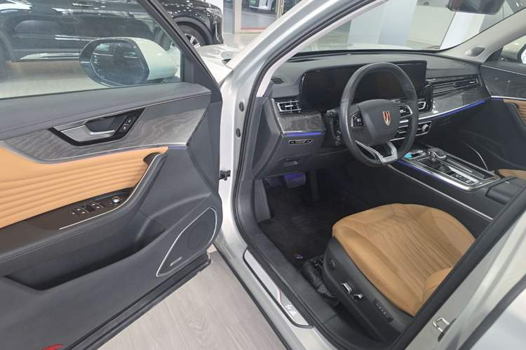 Used Hongqi HS5 2023 2.0T Four-Wheel Drive Flagship Pro Edition Driver Seat