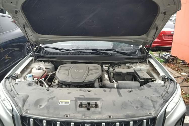 Used Hongqi HS5 2023 2.0T Four-Wheel Drive Flagship Pro Edition Engine Bay