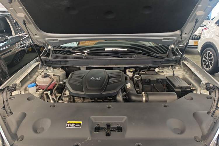Used Hongqi HS5 2023 2.0T Four-Wheel Drive Flagship Pro Edition Engine Bay