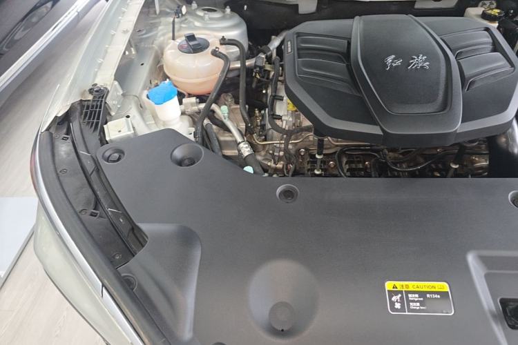 Used Hongqi HS5 2023 2.0T Four-Wheel Drive Flagship Pro Edition Engine Bay Right