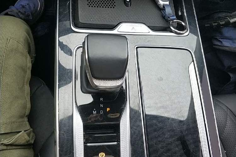 Used Hongqi HS5 2023 2.0T Four-Wheel Drive Flagship Pro Edition Gear Lever