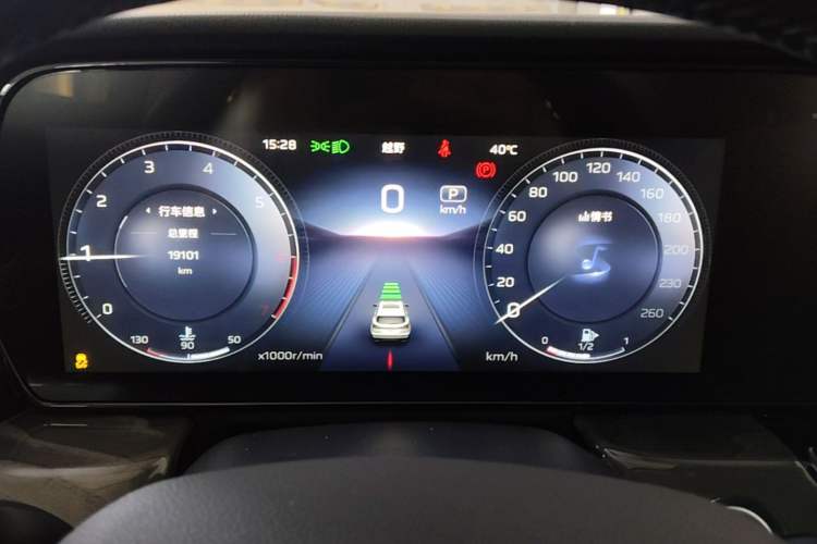 Used Hongqi HS5 2023 2.0T Four-Wheel Drive Flagship Pro Edition Instrument Cluster