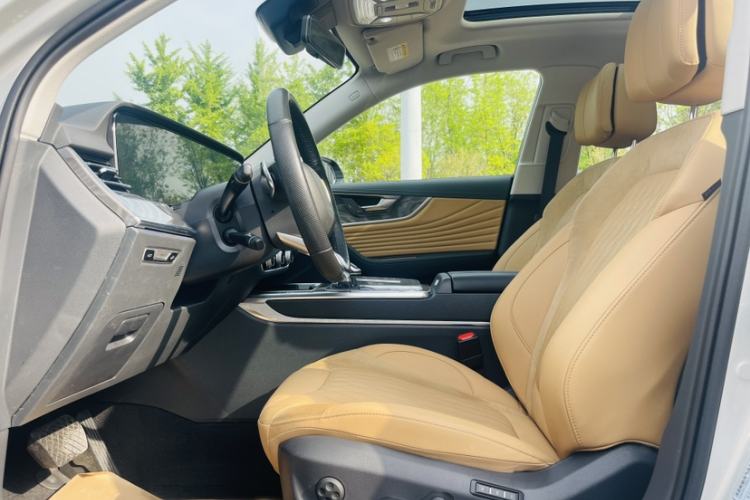 Used Hongqi HS5 2023 2.0T Four-Wheel Drive Flagship Pro Edition Interior 1