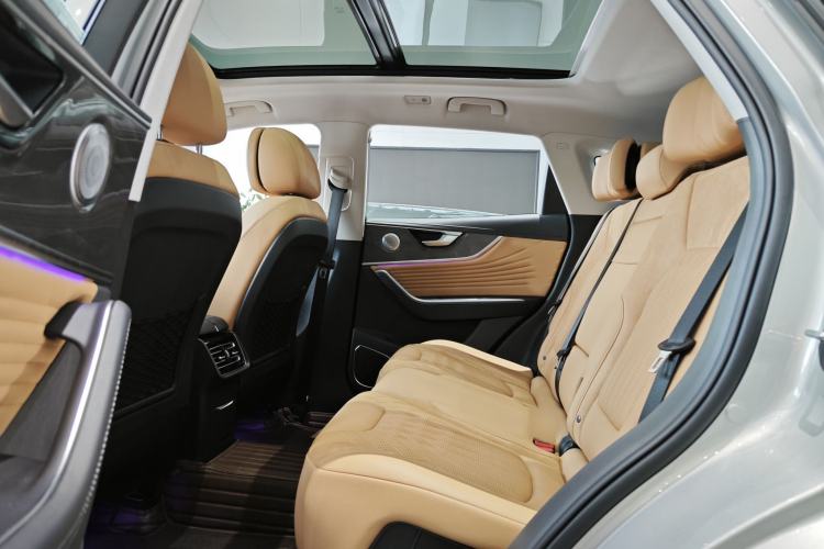 Used Hongqi HS5 2023 2.0T Four-Wheel Drive Flagship Pro Edition Interior 1
