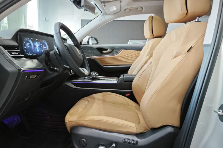 Used Hongqi HS5 2023 2.0T Four-Wheel Drive Flagship Pro Edition Interior 2
