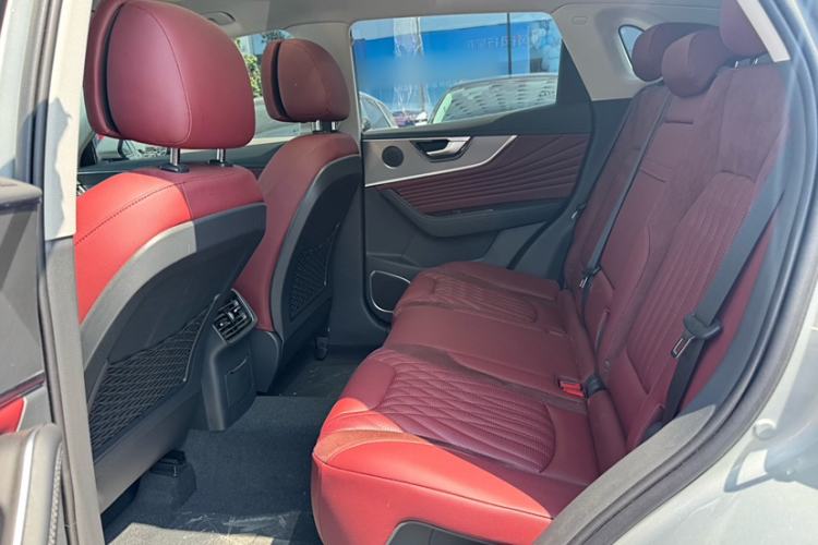 Used Hongqi HS5 2023 2.0T Four-Wheel Drive Flagship Pro Edition Interior 3