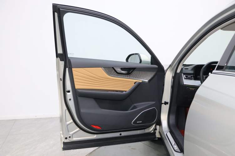 Used Hongqi HS5 2023 2.0T Four-Wheel Drive Flagship Pro Edition Interior 3