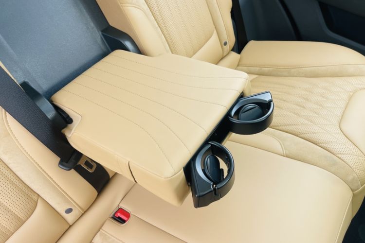 Used Hongqi HS5 2023 2.0T Four-Wheel Drive Flagship Pro Edition Interior 4
