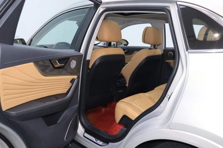 Used Hongqi HS5 2023 2.0T Four-Wheel Drive Flagship Pro Edition Interior 4