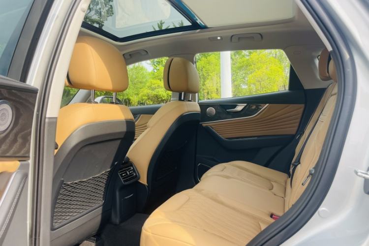 Used Hongqi HS5 2023 2.0T Four-Wheel Drive Flagship Pro Edition Interior 6
