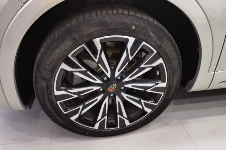 Used Hongqi HS5 2023 2.0T Four-Wheel Drive Flagship Pro Edition Left Front Wheel Hub