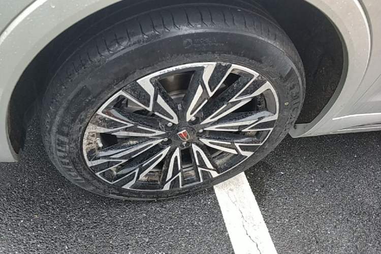 Used Hongqi HS5 2023 2.0T Four-Wheel Drive Flagship Pro Edition Left Front Wheel Hub