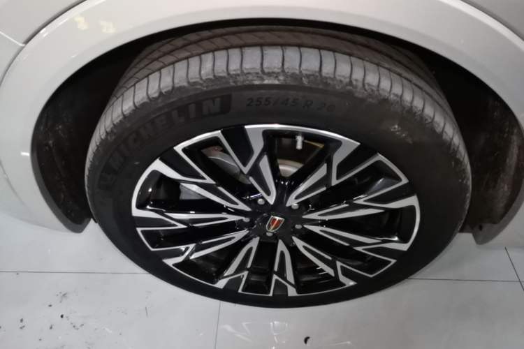 Used Hongqi HS5 2023 2.0T Four-Wheel Drive Flagship Pro Edition Left Front Wheel Hub