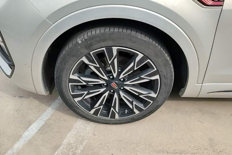 Used Hongqi HS5 2023 2.0T Four-Wheel Drive Flagship Pro Edition Left Front Wheel Hub