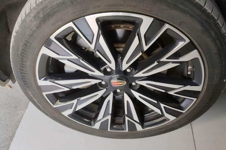 Used Hongqi HS5 2023 2.0T Four-Wheel Drive Flagship Pro Edition Left Front Wheel Hub