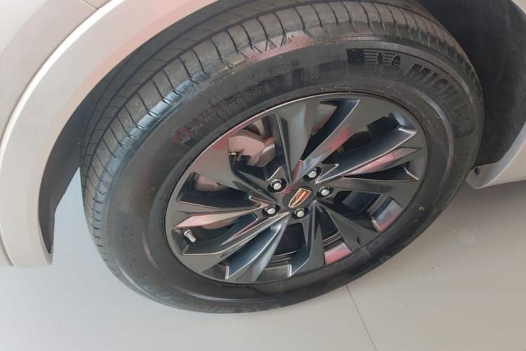Used Hongqi HS5 2023 2.0T Qixiang Pro Edition Left Front Wheel Hub
