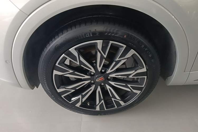Used Hongqi HS5 2023 2.0T Four-Wheel Drive Flagship Pro Edition Left Front Wheel Hub