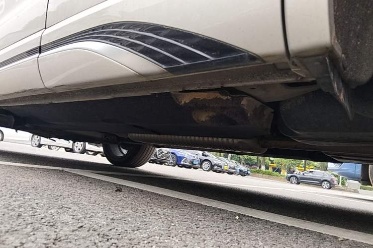 Used Hongqi HS5 2023 2.0T Four-Wheel Drive Flagship Pro Edition Left Side Sill