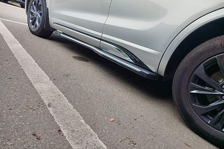 Used Hongqi HS5 2023 2.0T Qixiang Pro Edition Left Side Sill
