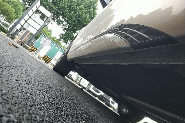 Used Hongqi HS5 2023 2.0T Four-Wheel Drive Flagship Pro Edition Left Side Sill
