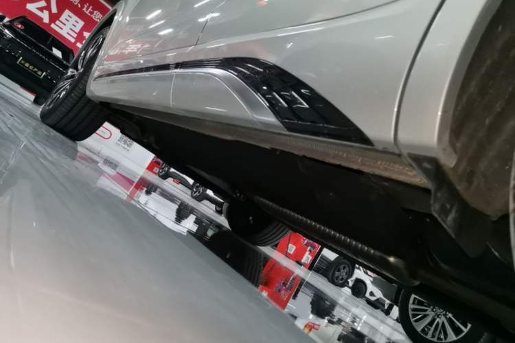 Used Hongqi HS5 2023 2.0T Four-Wheel Drive Flagship Pro Edition Left Side Sill