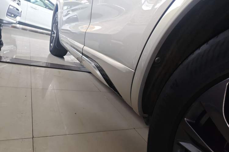 Used Hongqi HS5 2023 2.0T Qixiang Pro Edition Left Side Sill