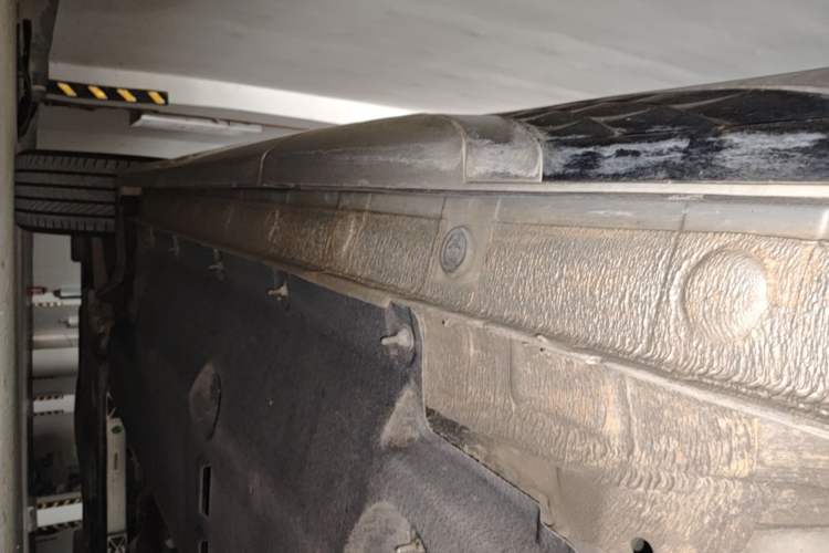Used Hongqi HS5 2023 2.0T Four-Wheel Drive Flagship Pro Edition Left Side Sill