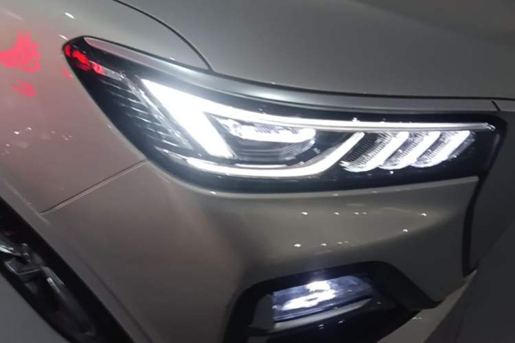 Used Hongqi HS5 2023 2.0T Qixiang Pro Edition Right Front Headlight