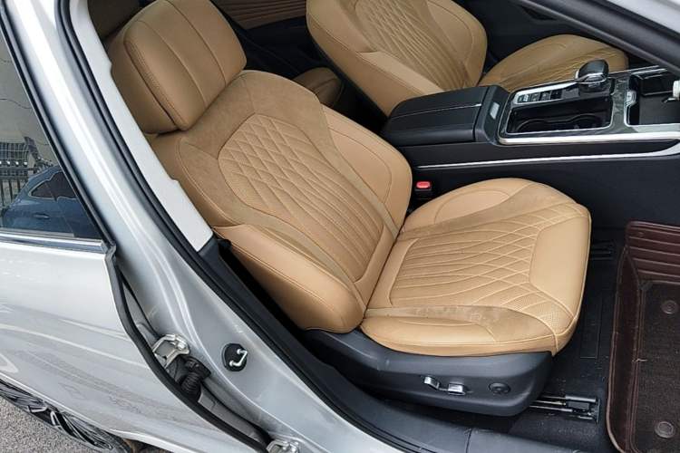 Used Hongqi HS5 2023 2.0T Four-Wheel Drive Flagship Pro Edition Right Front Seat