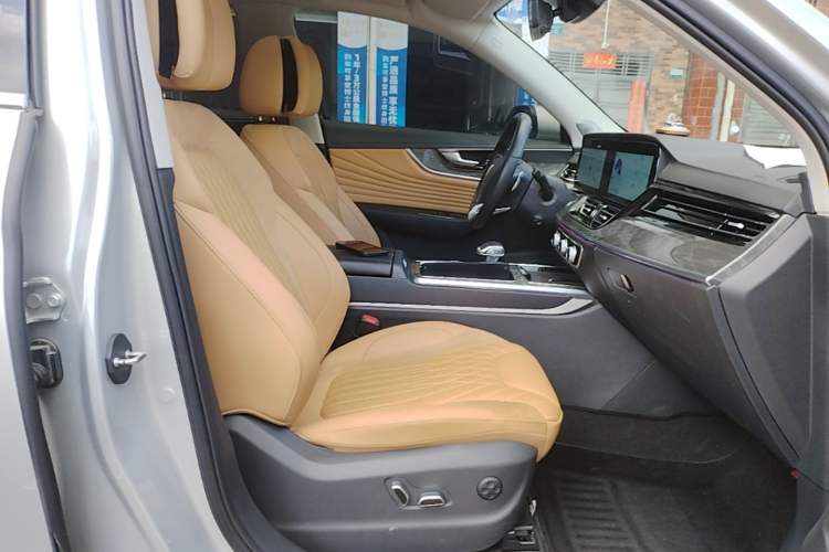 Used Hongqi HS5 2023 2.0T Four-Wheel Drive Flagship Pro Edition Right Front Seat