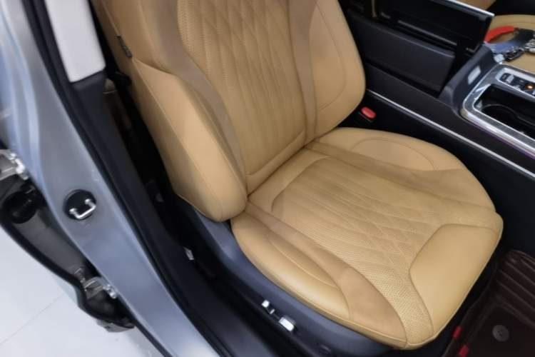 Used Hongqi HS5 2023 2.0T Four-Wheel Drive Flagship Pro Edition Right Front Seat