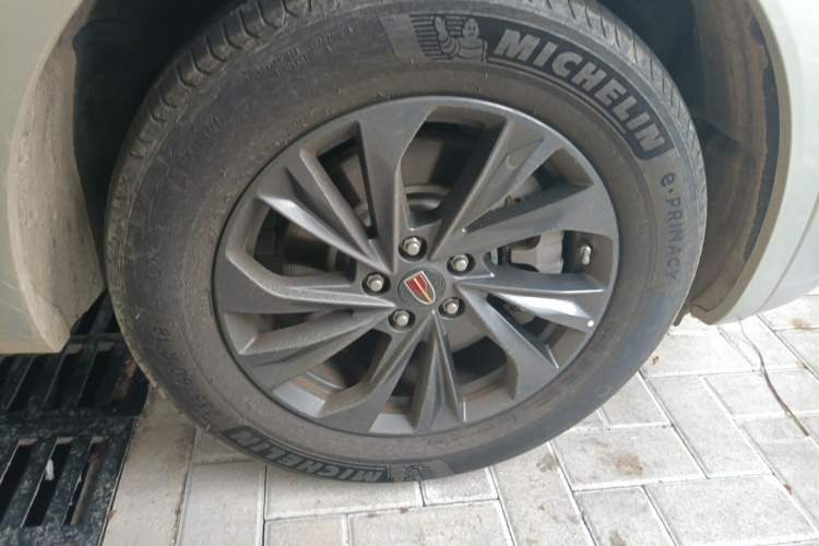 Used Hongqi HS5 2023 2.0T Qixiang Pro Edition Right Front Wheel Hub