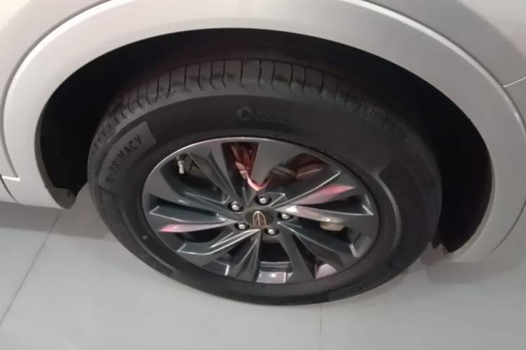 Used Hongqi HS5 2023 2.0T Qixiang Pro Edition Right Front Wheel Hub