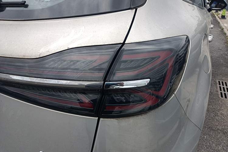 Used Hongqi HS5 2023 2.0T Four-Wheel Drive Flagship Pro Edition Right Rear Taillight