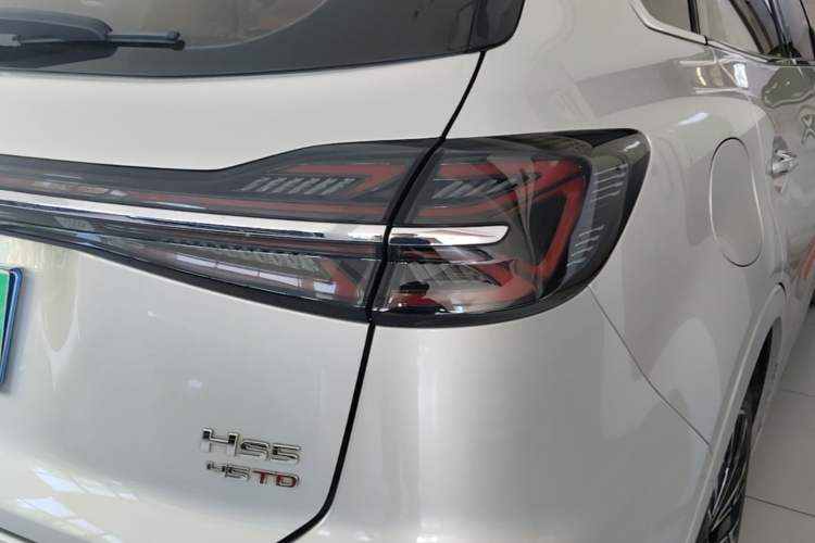 Used Hongqi HS5 2023 2.0T Four-Wheel Drive Flagship Pro Edition Right Rear Taillight