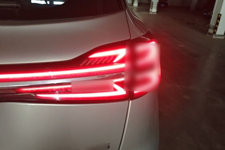 Used Hongqi HS5 2023 2.0T Four-Wheel Drive Flagship Pro Edition Right Rear Taillight
