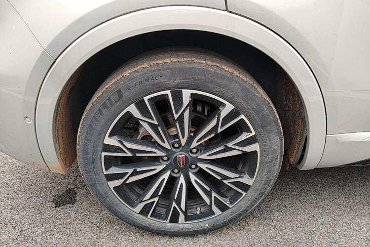 Used Hongqi HS5 2023 2.0T Four-Wheel Drive Flagship Pro Edition Right Rear Wheel Hub