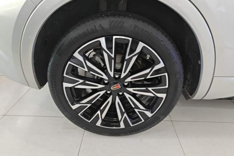 Used Hongqi HS5 2023 2.0T Four-Wheel Drive Flagship Pro Edition Right Rear Wheel Hub