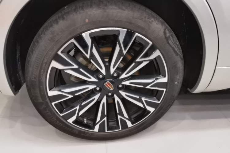 Used Hongqi HS5 2023 2.0T Four-Wheel Drive Flagship Pro Edition Right Rear Wheel Hub