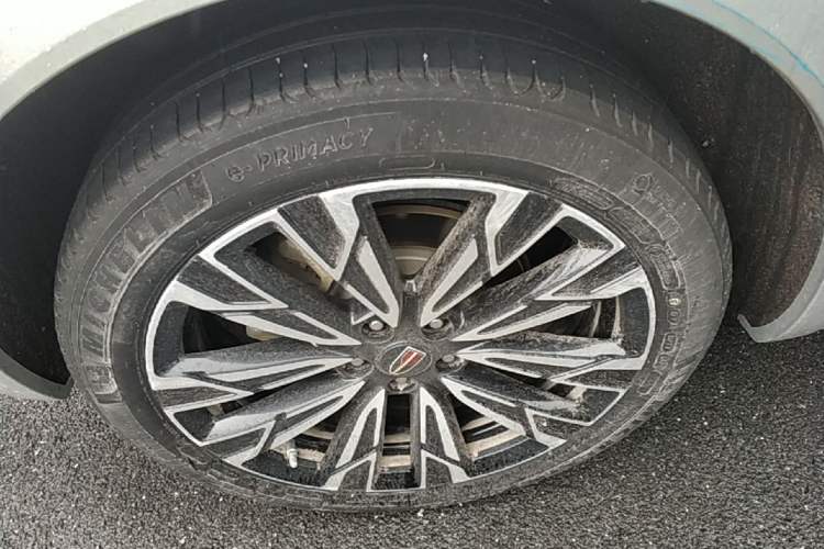 Used Hongqi HS5 2023 2.0T Four-Wheel Drive Flagship Pro Edition Right Rear Wheel Hub