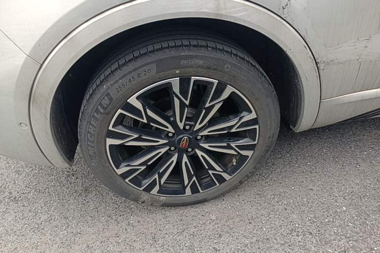 Used Hongqi HS5 2023 2.0T Four-Wheel Drive Flagship Pro Edition Right Rear Wheel Hub
