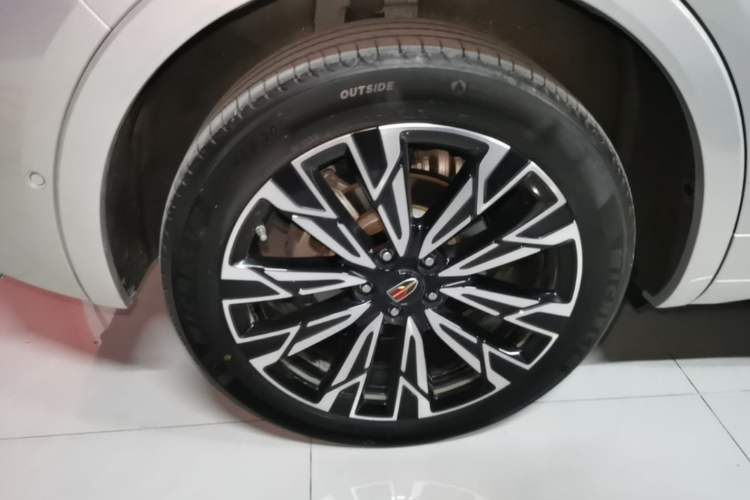 Used Hongqi HS5 2023 2.0T Four-Wheel Drive Flagship Pro Edition Right Rear Wheel Hub