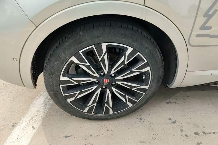 Used Hongqi HS5 2023 2.0T Four-Wheel Drive Flagship Pro Edition Right Rear Wheel Hub