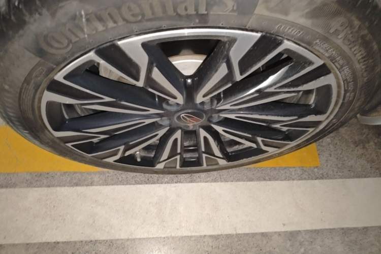 Used Hongqi HS5 2023 2.0T Four-Wheel Drive Flagship Pro Edition Right Rear Wheel Hub