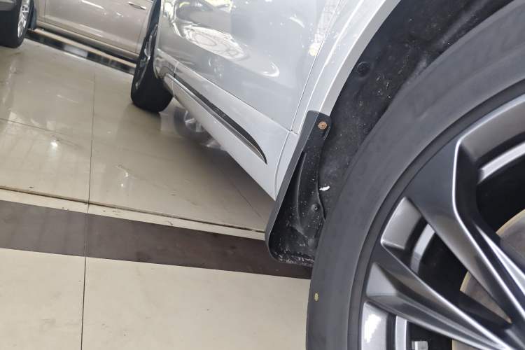 Used Hongqi HS5 2023 2.0T Qixiang Pro Edition Right Side Sill