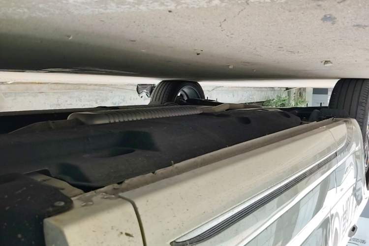 Used Hongqi HS5 2023 2.0T Four-Wheel Drive Flagship Pro Edition Right Side Sill