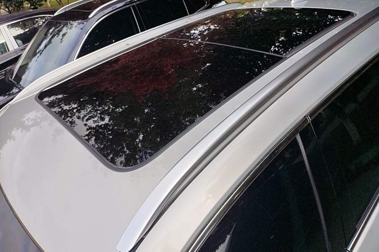 Used Hongqi HS5 2023 2.0T Qixiang Pro Edition Roof