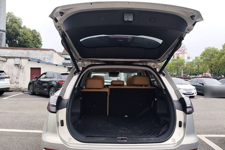 Used Hongqi HS5 2023 2.0T Four-Wheel Drive Flagship Pro Edition Trunk